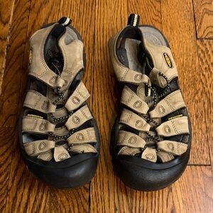 Keen Womens Tan and Black Adventure Sandals